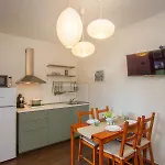 Elmenykoezpont Apartman *