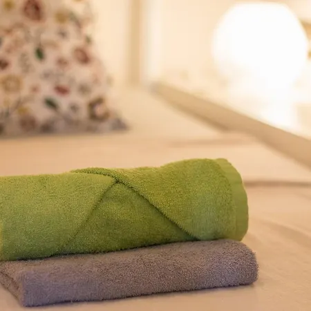 Elmenykoezpont Lägenhet Velence