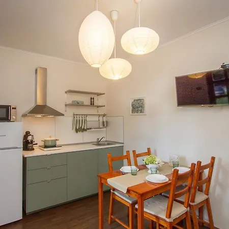 Elmenykoezpont Apartment *