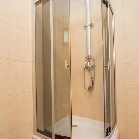 Elmenykoezpont Apartamento *