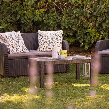 Elmenykoezpont Lägenhet Velence