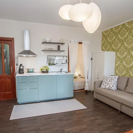 Elmenykoezpont Apartamento Velence