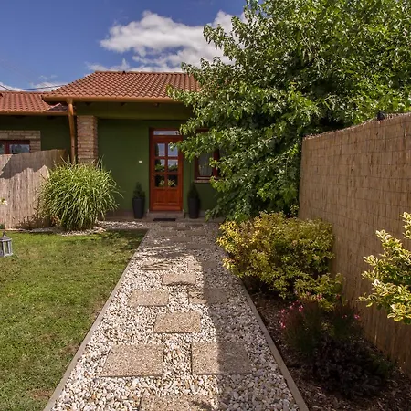 Apartamento Elmenykoezpont