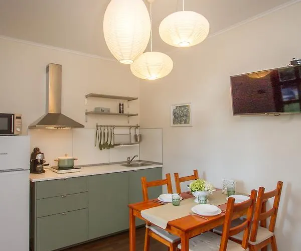 Elmenykoezpont Apartamento *