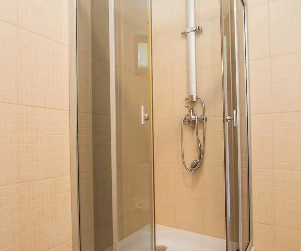 Elmenykoezpont Apartman *