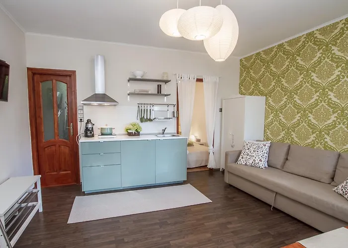 Elmenykoezpont Apartman Velence